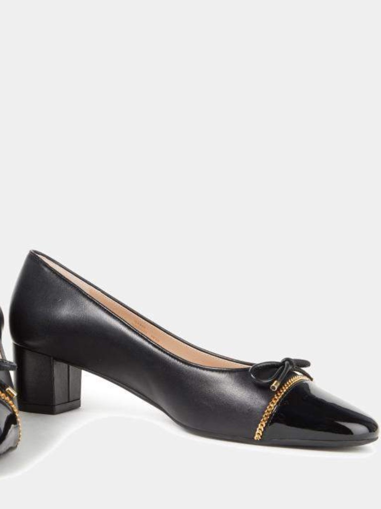 Stuart Weitzman Black Leather Heel Size 7.